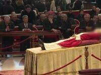 Papa Benedict al XVI-lea este înmormântat azi. O sută de mii de oameni sunt așteptați la funeralii