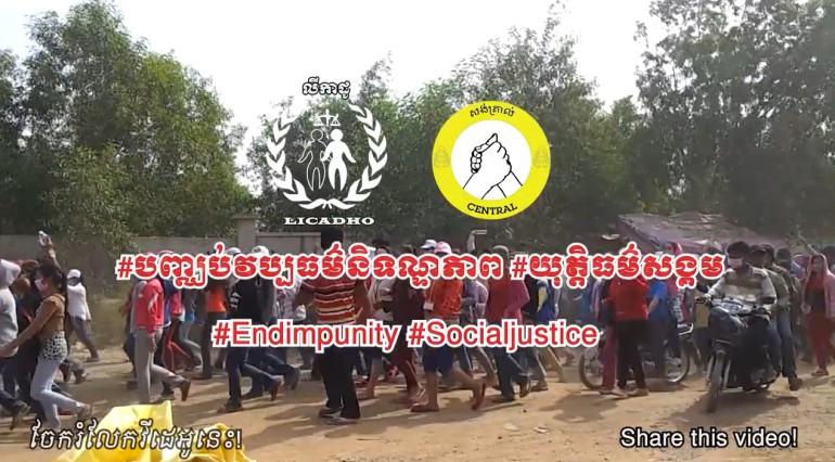 Un alambic de la Workers Blood cu numele grupurilor de drepturi care l-au comandat, îndemnând cambodgienii să împărtășească.