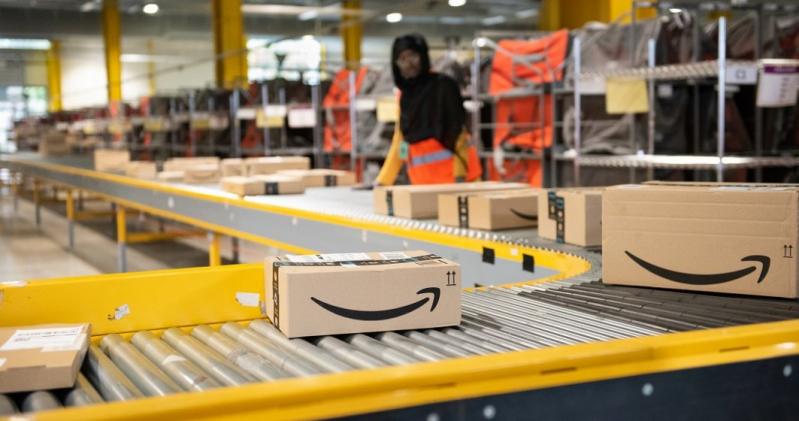 Teama de recesiune împinge Amazon să ia un împrumut de 8 miliarde de dolari și să concedieze 10.000 de angajați