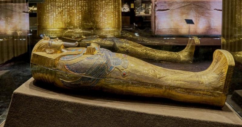 Descoperire uimitoare în Egipt: O mumie de aur veche de 4.300 de ani